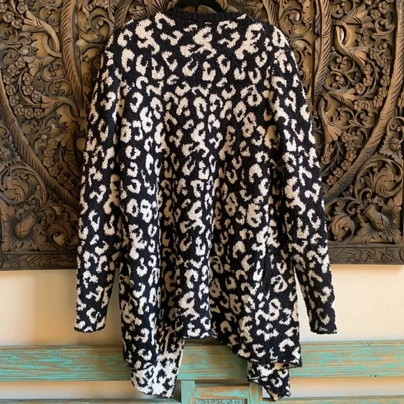 NWT Ugg Phoebe Wrap Cardigan Sweater Cozy Plush Fleece Animal Leopard Cat Soft - Picture 3 of 9